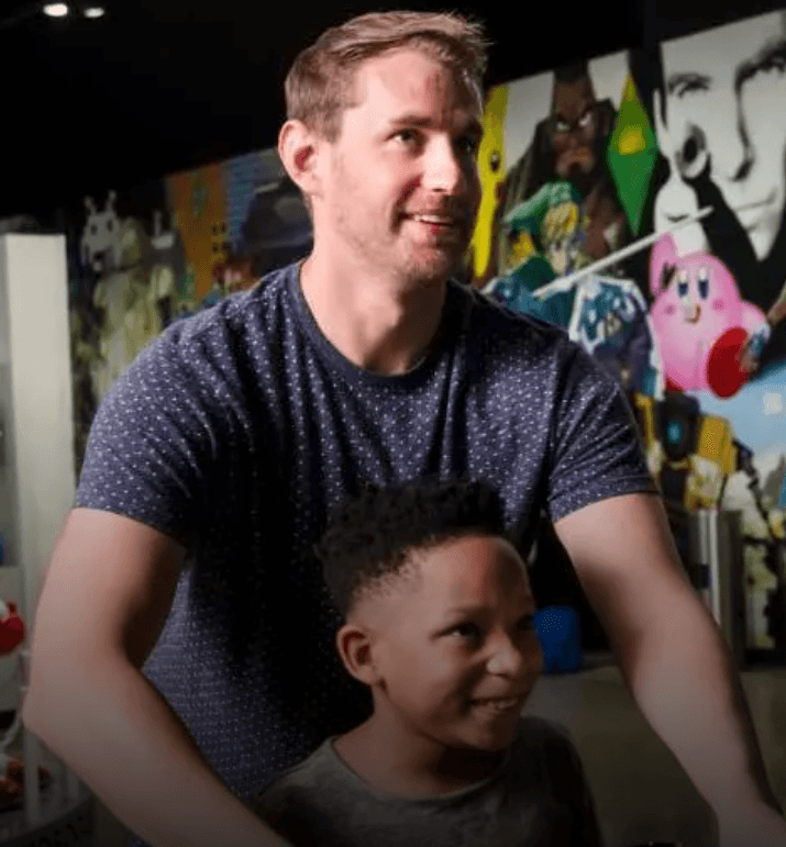 dad playing arcade game with his son